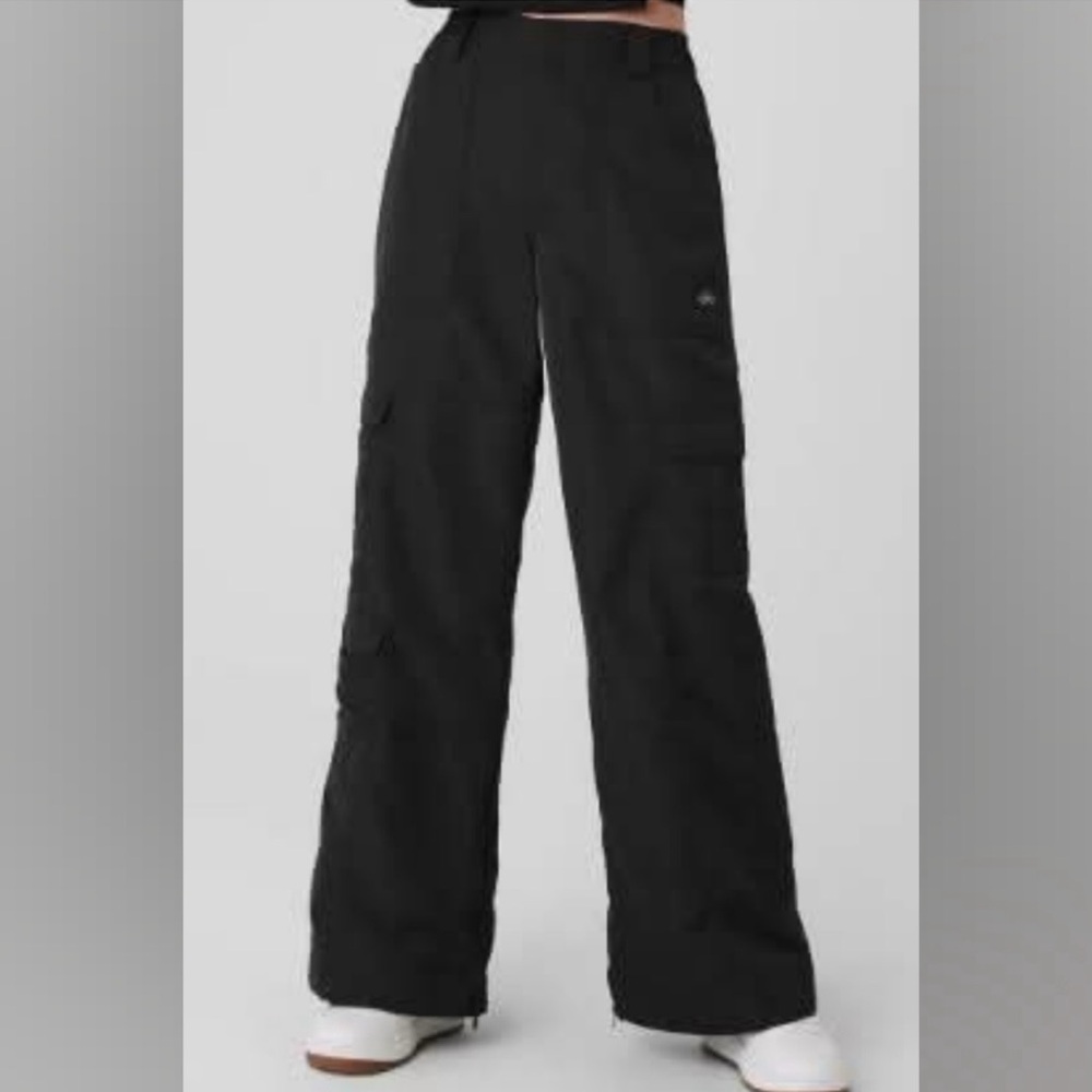 ALO YOGA High-Waist Ski-Moto Puffer Pant 
Never worn NEW